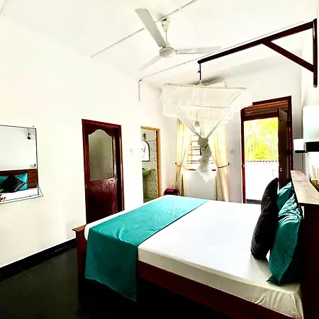 Mali Guest House Хиккадува Экстерьер фото