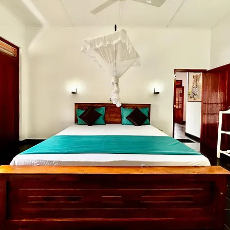 Mali Guest House Хиккадува Экстерьер фото