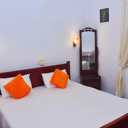 Mali Guest House Хиккадува Экстерьер фото