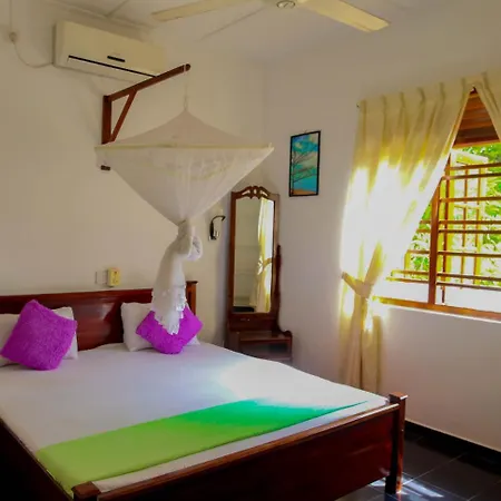 Mali Guest House Хиккадува Экстерьер фото