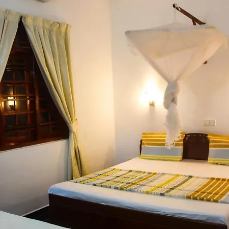 Mali Guest House Хиккадува Экстерьер фото